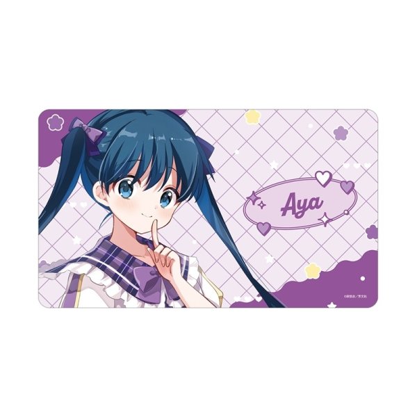 画像1: ※4月25日まで受付※【予約】マルチデスクマット きんいろモザイク 原悠衣先生 描き下ろし 小路綾 アイドル風衣装ver. [26年7月中旬] (1)